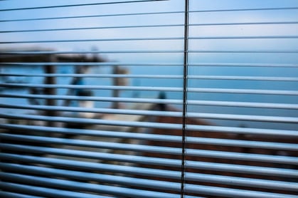 blinds-blur-glass-96403